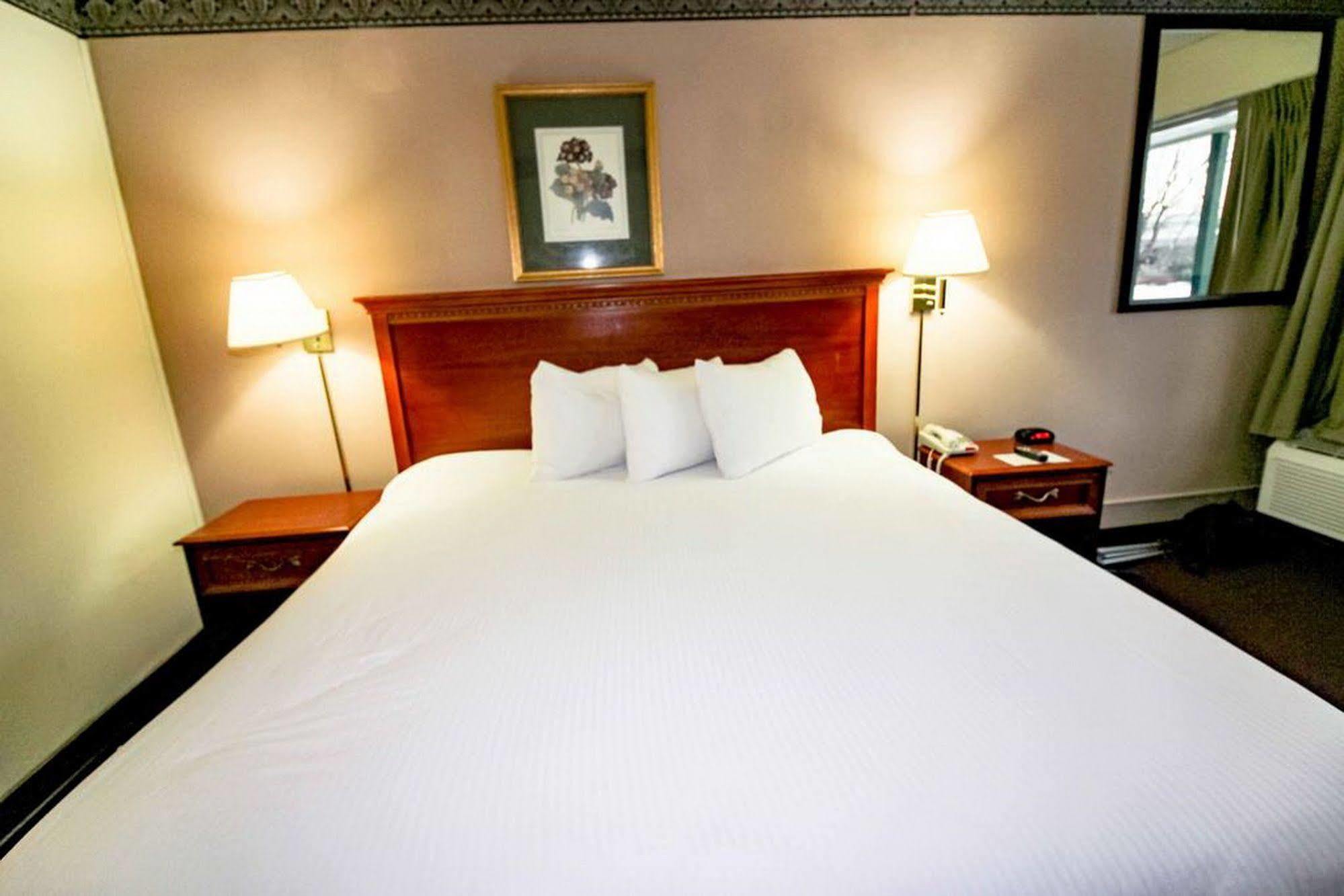 Newburgh Inn Hotel